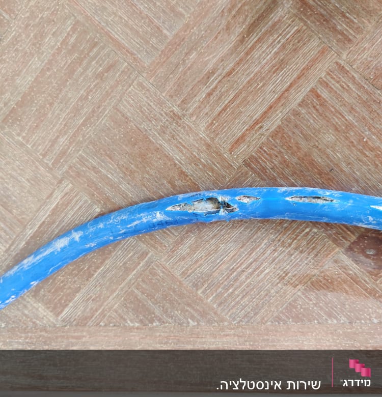 צינור מפוצץ שאינסטלטור נוסף מצא וסידר